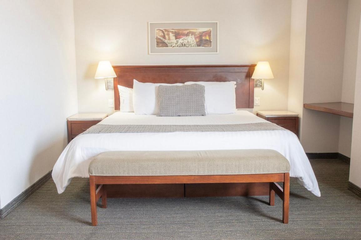 Casa Inn Business Hotel Celaya Экстерьер фото