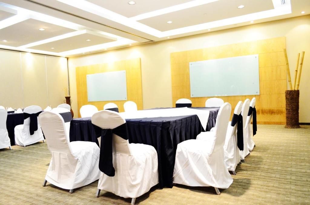 Casa Inn Business Hotel Celaya Экстерьер фото