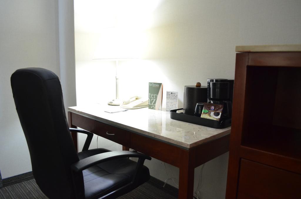 Casa Inn Business Hotel Celaya Экстерьер фото